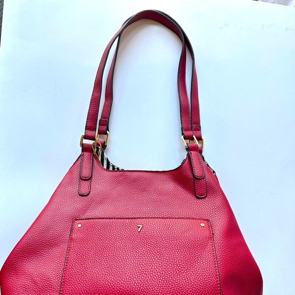 ⚡️⚡️❤️❤️Seven Days vegan leather red bag. NWT. 2 pieces. Make up bag included. - Picture 2 of 13
